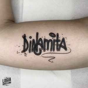 tatuaje_brazo_lettering_logia_barcelona_paula_soria